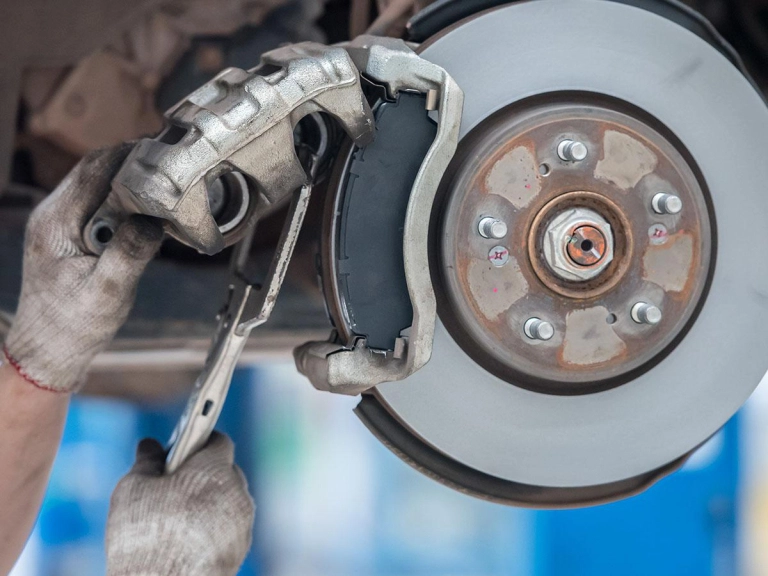 Freios e discos - SR Motors | Oficina Mecânica • Serviços automotivos